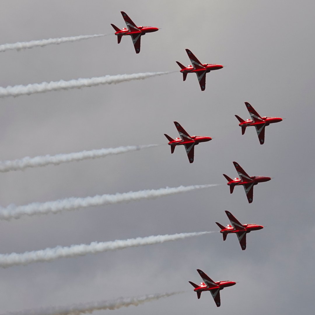 Michaelflying28's tweet photo. RAF Red Arrows displaying at RIAT 23.
#riat #airtattoo #myriat #riat23 #raf #royalairforce #royalairforceuk #rafphotography #rafphotographers #redarrows #theredarrows #redarrowsdisplayteam #rafredarrows #rafredarrowsdisplayteam #redarrowshawk #hawk #baehawkt1 #baehawk #rafhawk https://t.co/WbgTJ8XRX4