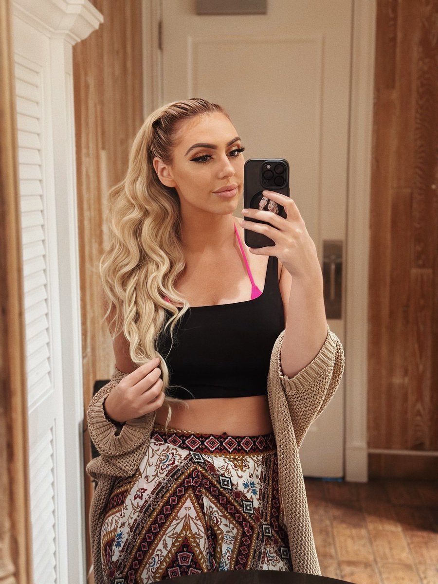Lights Out Linds 🥊✨🌙 tweet media
