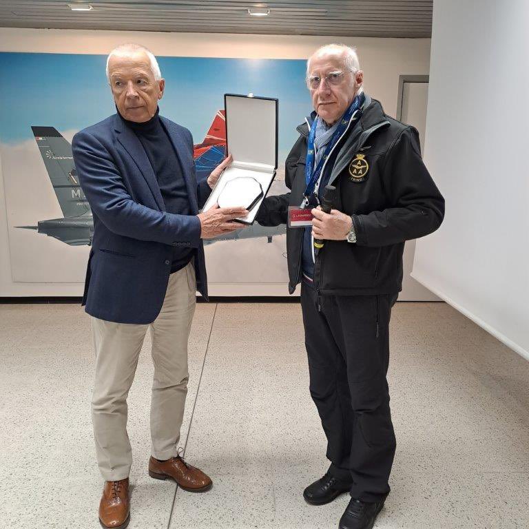 assoaeroarma's tweet photo. โ
Notizie da A.A.A. - #AviatoridItalia ๐
โน๏ธ #24Novembre Sezione di #Trino Vercellese in visita culturale agli stabilimenti #Leonardo Velivoli di Venegono Superiore(VA)
#Aermacchi #PilotClub #GiulioMainini #VenegonoSuperiore https://t.co/WjPZPSlmoV
