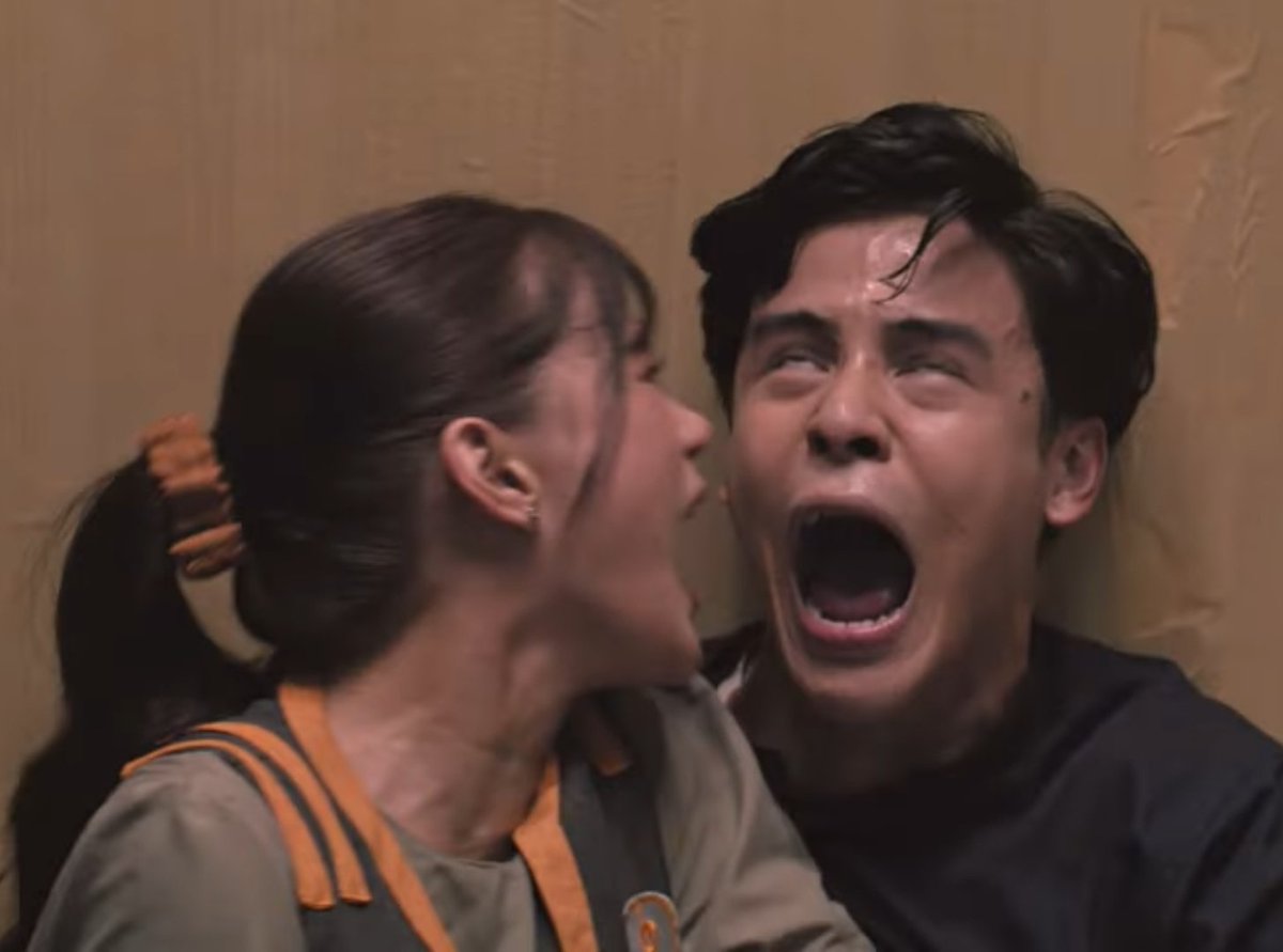 phoibee's tweet image. this scene 🤣 #SimulaSaGitna