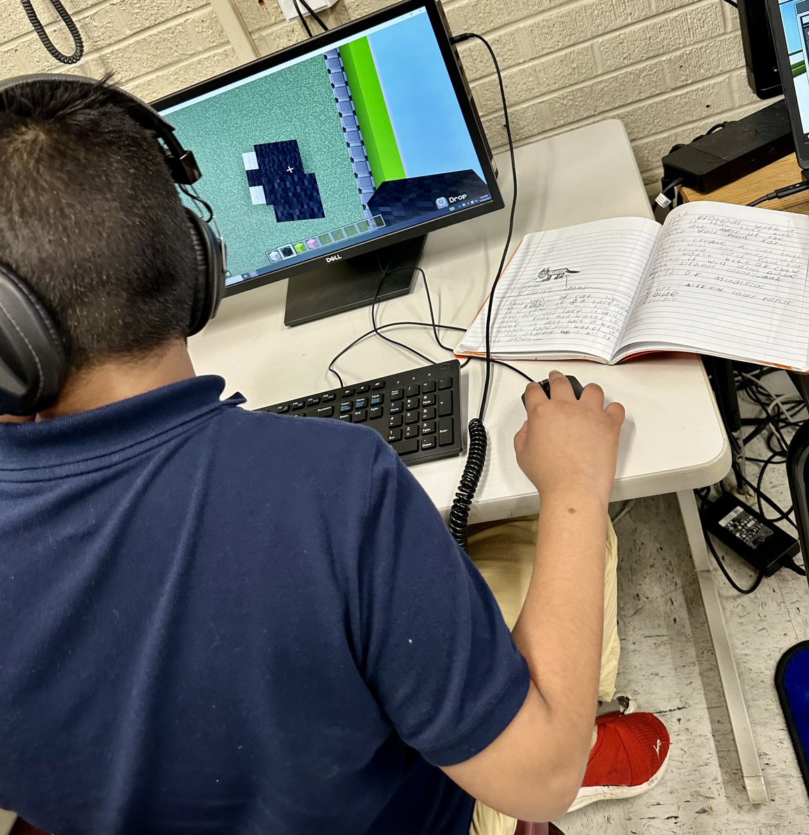 REDye2013's tweet photo. @belmontbears 5th graders are 💯% engaged in building their genetically altered animals and their habitats in @PlayCraftLearn! @CobbInTech https://t.co/2GV7IAseH0