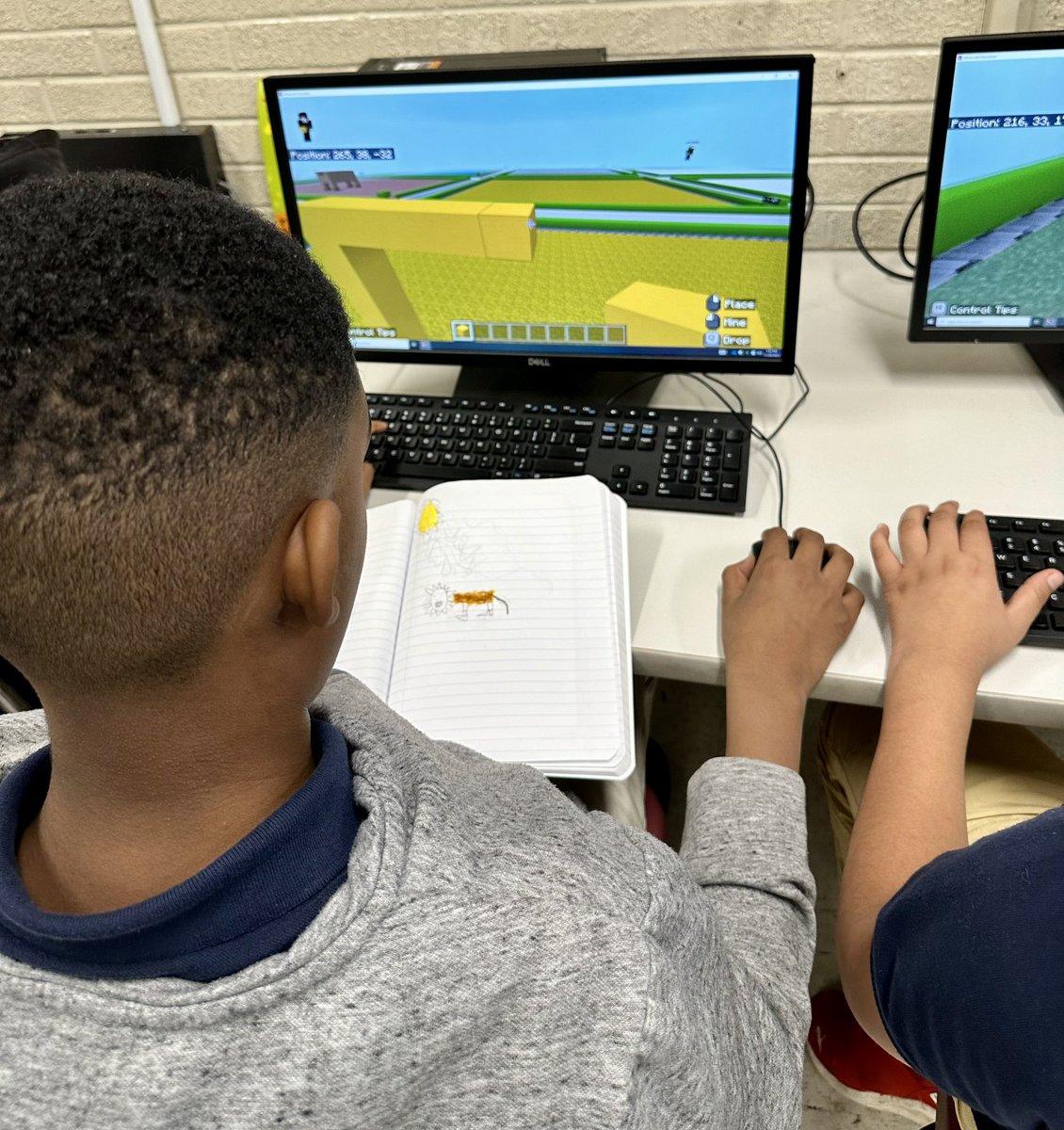 REDye2013's tweet photo. @belmontbears 5th graders are 💯% engaged in building their genetically altered animals and their habitats in @PlayCraftLearn! @CobbInTech https://t.co/2GV7IAseH0