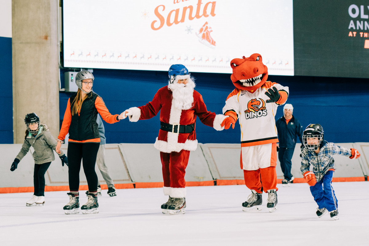 Santa is back!!! Sunday, Dec. 10 from 12 Noon - 5:00 p.m. Join us on The Fastest and the Merriest Ice in the World this Holiday Season. Hot chocolate, cupcakes, photo booths, Rex, Kumi...and of course, Santa Claus himself. Get your tickets here: oval.ucalgary.ca/recreational-s…