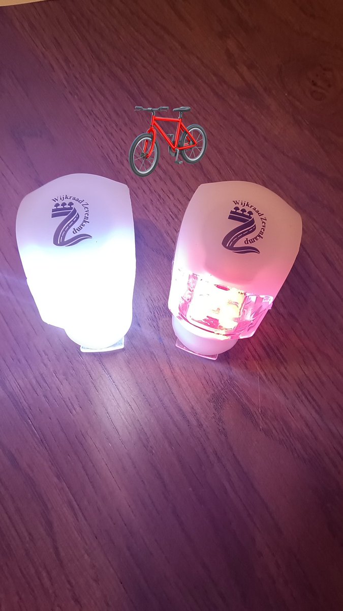 En WIJKRAAD ZEVENKAMP uit Rotterdam OOST deelt fietslampjes uit inclusief wijkraadslogo.

Safety first! 🔦🚲

Goed bezig die wijkraden! 
Kleine dingen doen er toe! 💪

#wijkraad #zevenkamp #Rotterdam