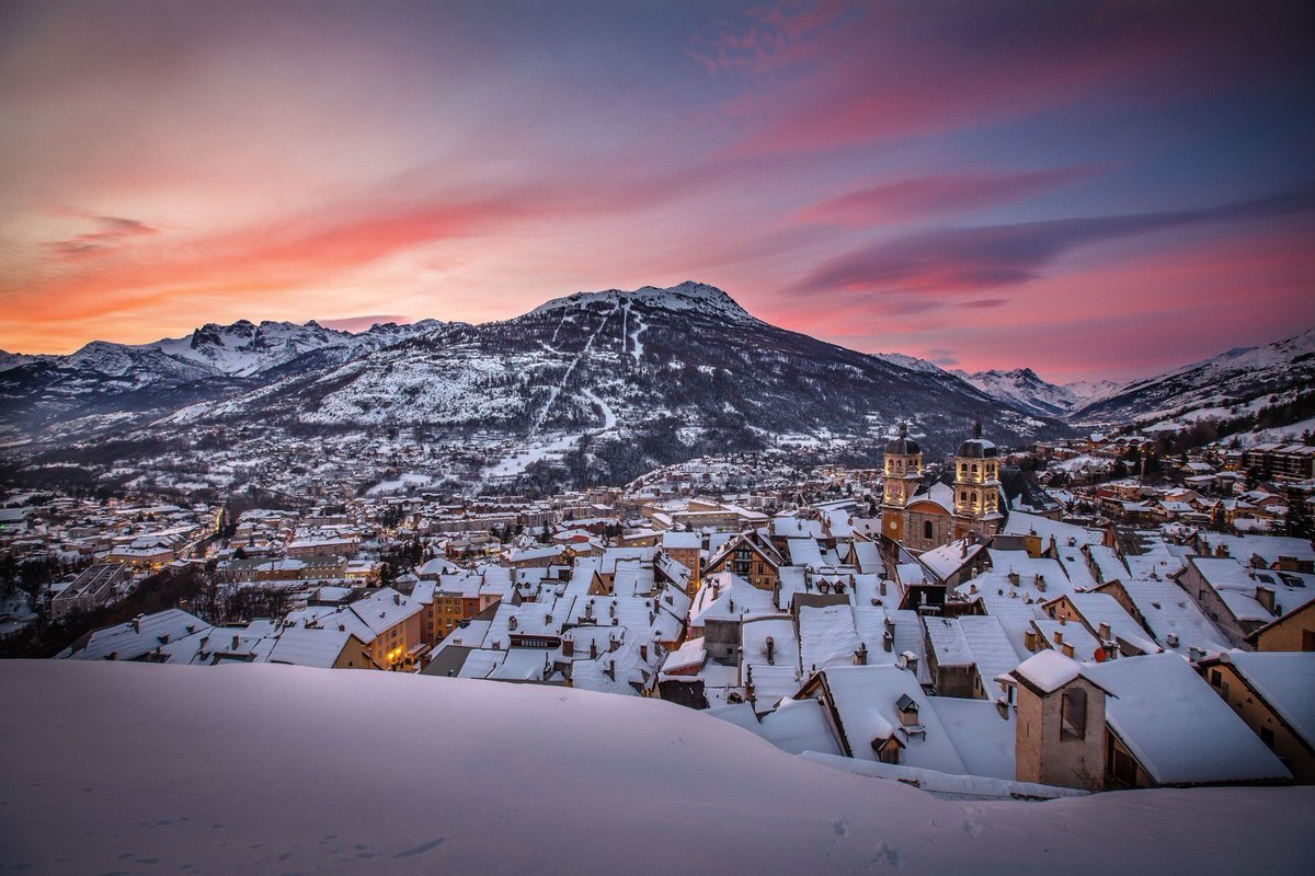 Nous vivons un moment historique pour la France, pour la Région Sud, pour nos Hautes-Alpes 🤩 En poursuivant le dialogue avec les seules Alpes Françaises, le CIO nous ouvrent la porte des Jeux Olympiques d'hiver 2030 ! @MaRegionSud