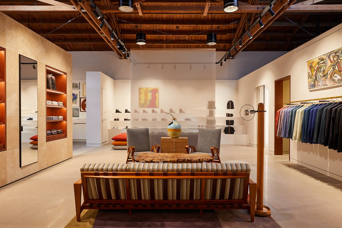 cppluxury's tweet image. Paul Smith opens newly renovated store in Los Angeles at Melrose Place

cpp-luxury.com/paul-smith-ope… 

#PaulSmith #MelrosePlace #LosAngeles #renovation #reopening #luxuryfashion #luxury #fashion #luxuryretail #luxuryboutique @PaulSmithDesign