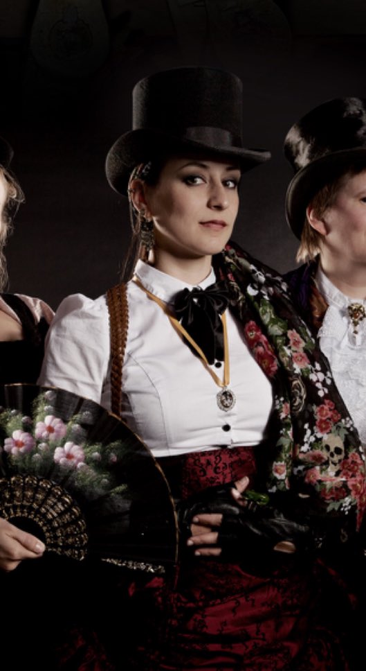 Onnea Magdalena Hai! Tasan 10 vuotta sitten kuvattiin sun kanssa hienoja steampunk-kuvia. Ja nyt voitit vielä hienomman Finlandia-palkinnon! 🏆