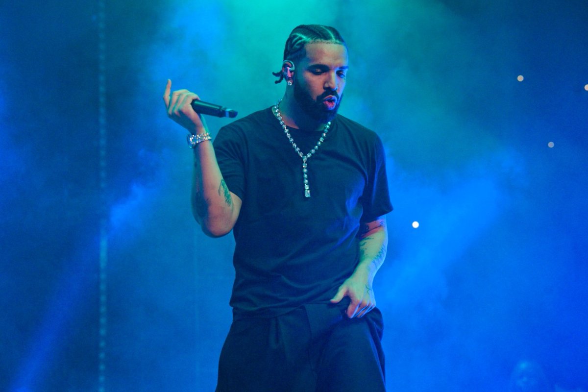 RollingStone's tweet photo. Albanian Independence day was yesterday and Drake is celebrating in his new video for "Polar Opposites." 

More: https://t.co/3ac99MGFHQ https://t.co/3M5AVUZ2z6
