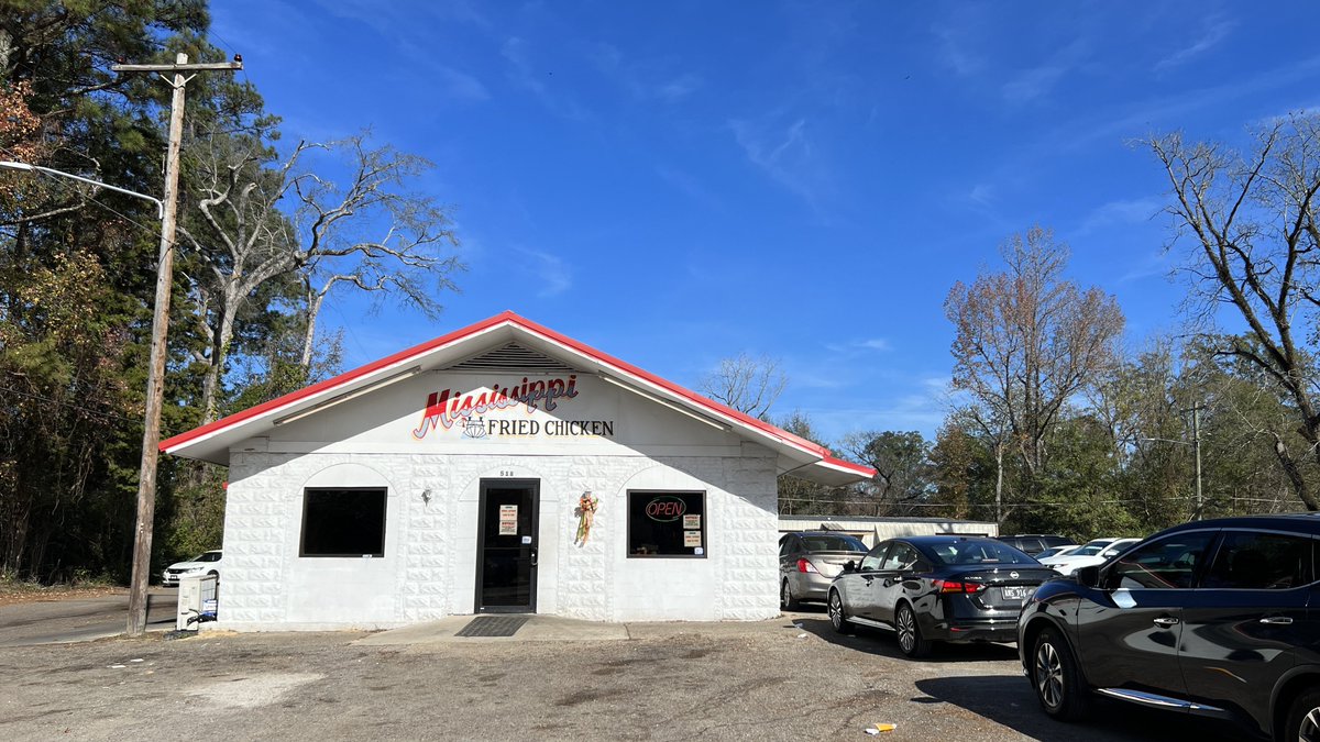 anousone's tweet photo. When in #Mississippi, gotta try Mississippi Fried Chicken and Bar-B-Que! https://t.co/hzdtIVnjjH