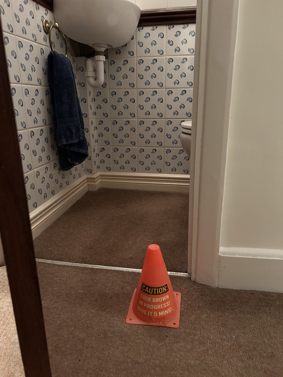 spurscabdanny's tweet image. This is such a great idea…#stayclear 👆🏻#giveitfive