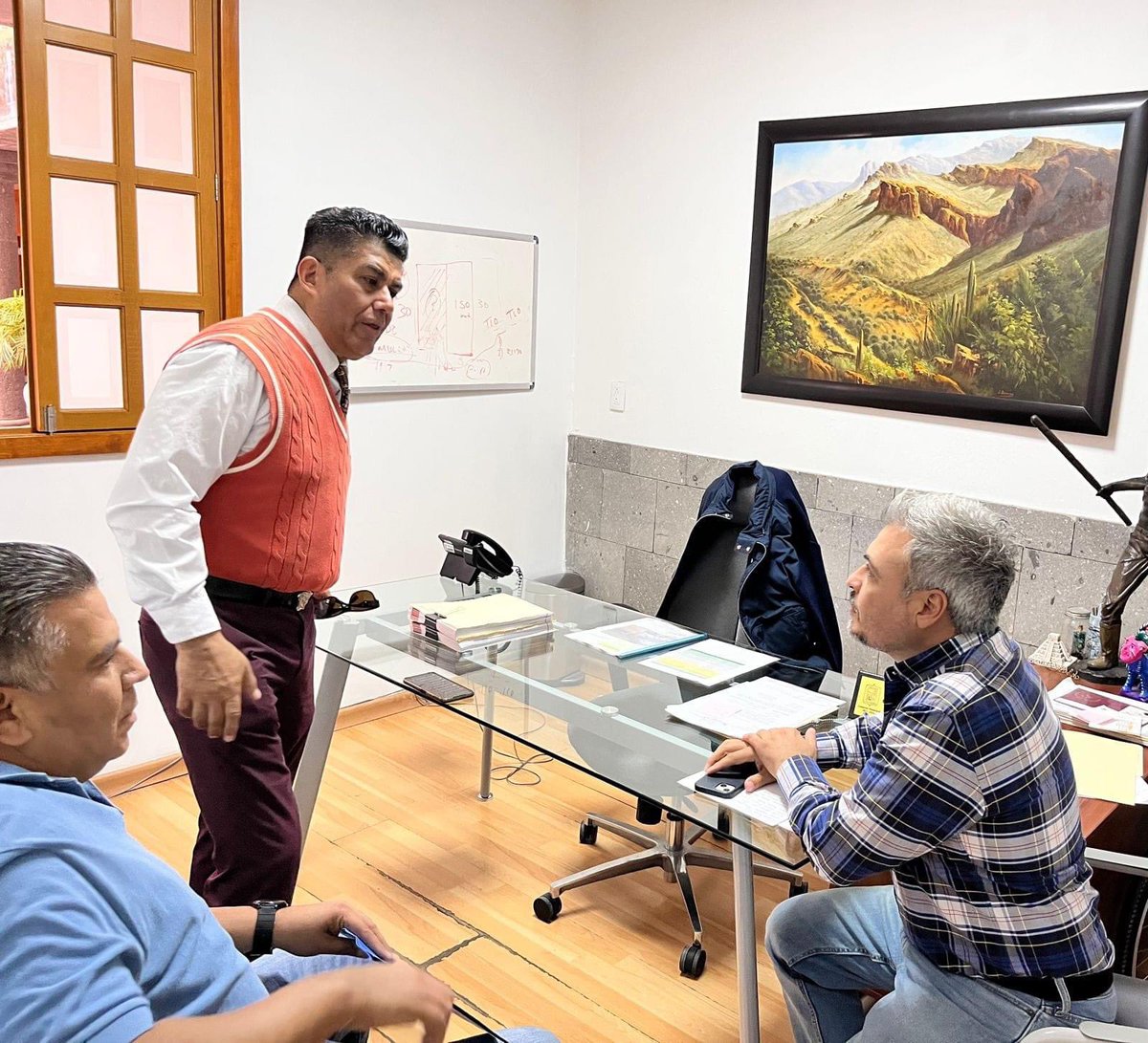 OswaldoBanales's tweet photo. Conmigo el "no pues ta'cabrón, no se puede", no existe... conmigo solo tendrán el "cómo chingados no"... para todo y para todos...
#LaGenteManda
#4x4Inquebrantable https://t.co/ESfLBTOT4n
