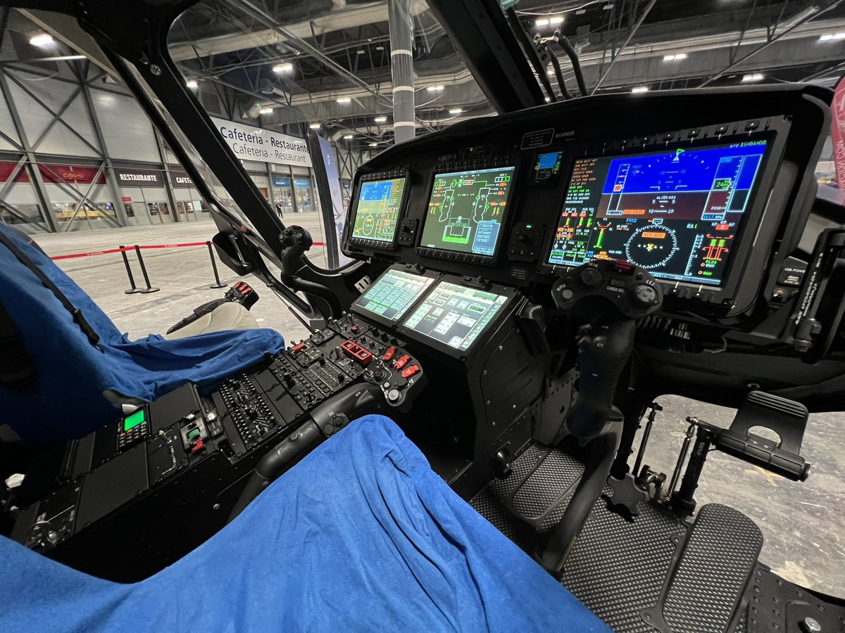 dani_lecu's tweet image. También he aprovechado la visita para poder ver de cerca los instrumentos.
El nuevo Angel05, El Agusta de los Carabineri, Bell429 y el simulador
@EuropeanRotors @ATAIRE_ORG