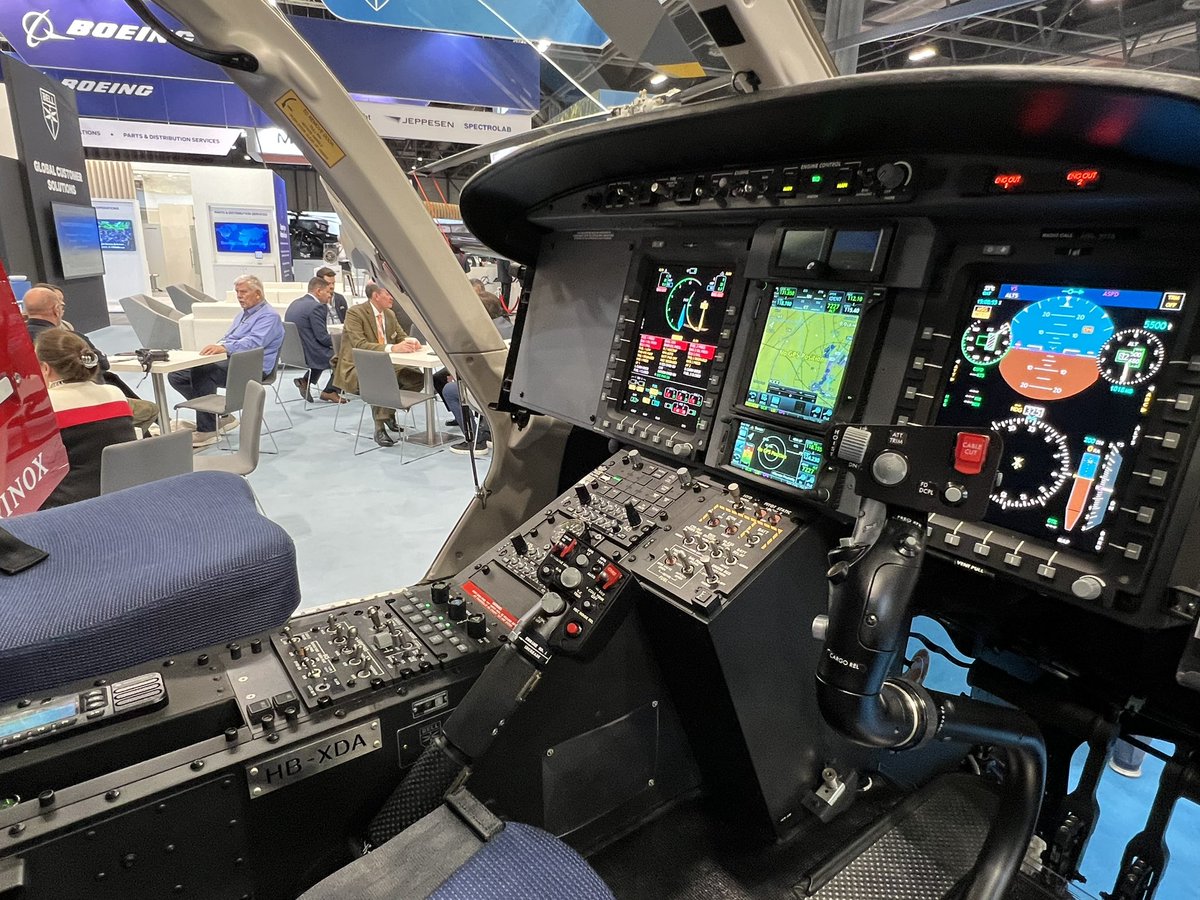 dani_lecu's tweet image. También he aprovechado la visita para poder ver de cerca los instrumentos.
El nuevo Angel05, El Agusta de los Carabineri, Bell429 y el simulador
@EuropeanRotors @ATAIRE_ORG