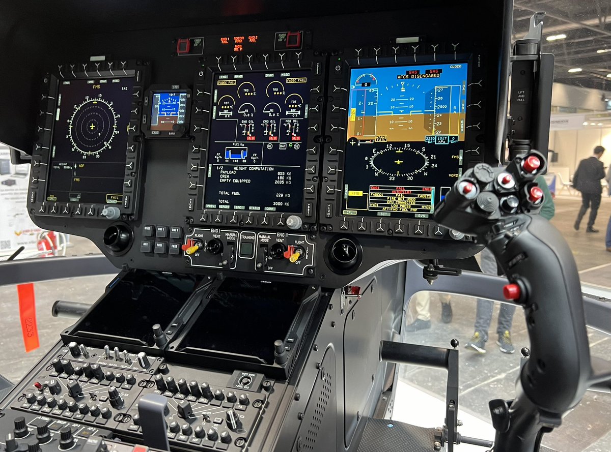 dani_lecu's tweet image. También he aprovechado la visita para poder ver de cerca los instrumentos.
El nuevo Angel05, El Agusta de los Carabineri, Bell429 y el simulador
@EuropeanRotors @ATAIRE_ORG