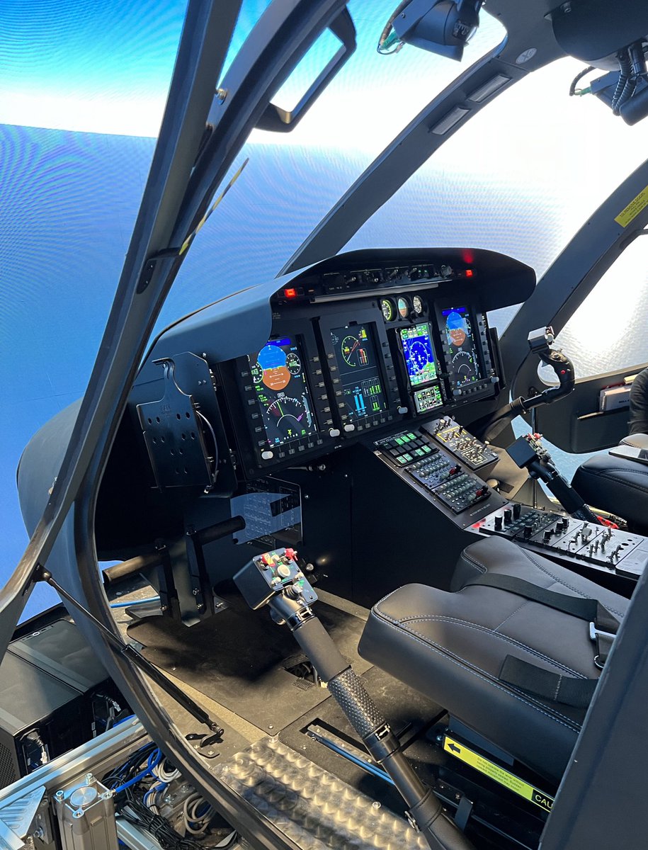 dani_lecu's tweet image. También he aprovechado la visita para poder ver de cerca los instrumentos.
El nuevo Angel05, El Agusta de los Carabineri, Bell429 y el simulador
@EuropeanRotors @ATAIRE_ORG