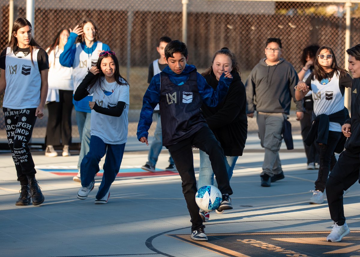 A Force For Good ⚽️
 
Yesterday #LAFC, the LAFC Foundation and <a href="/Chevron/">Chevron</a> celebrated the official donation of a new futsal court at Chipman Jr. High School in Bakersfield, CA. 

The school was also presented with a $10,000 donation and soccer equipment to enrich a sustainable