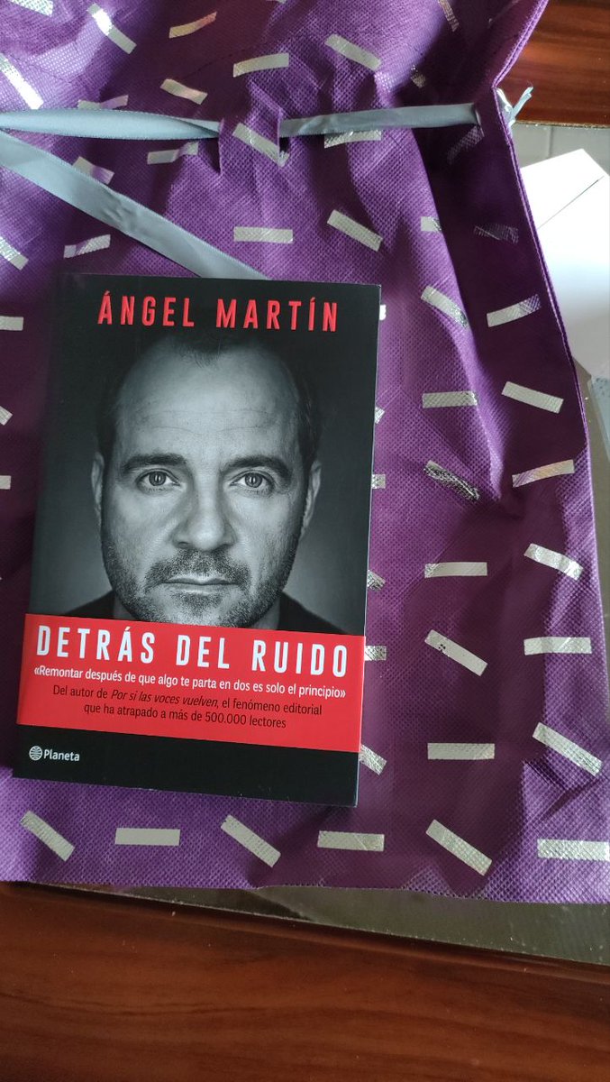 Lurdel76's tweet photo. Por fin en mis manos 🥰 #Detrásdelruido de @angelmartin_nc 
Gracias @Darkshu79 https://t.co/UTHUA3b8Ac