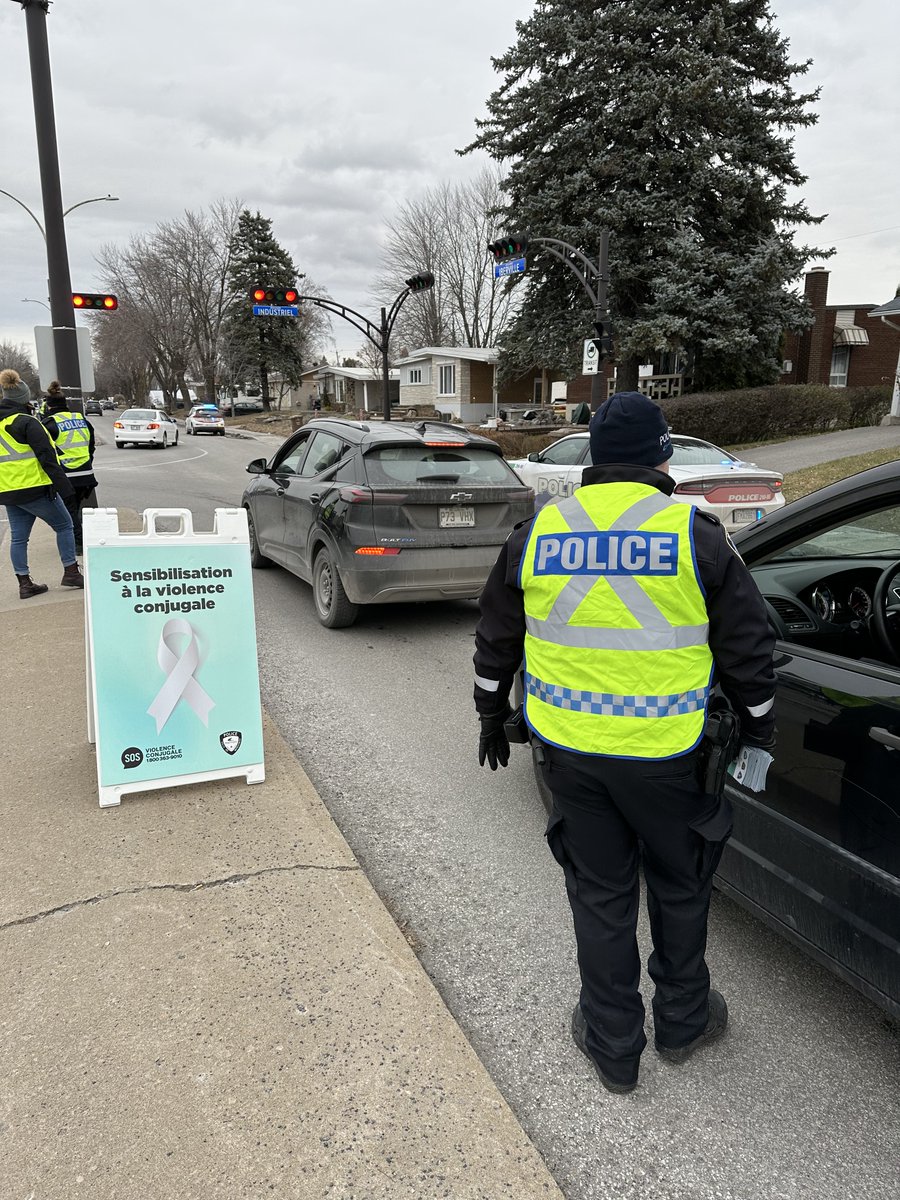 Le SPVR tient aujourd’hui une activité de prévention à Repentigny dans le cadre d’une opération nationale concertée contre la violence entre partenaires intimes organisée par la @sureteduquebec, pour les 12 jours d’action contre la violence faite aux femmes et aux filles. #ONCVPI