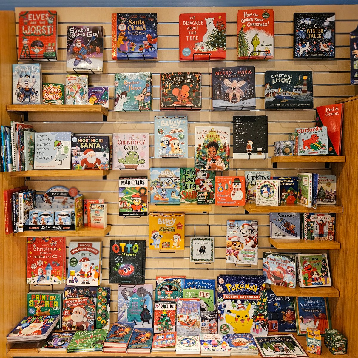 CompassSFO's tweet photo. It's tiiiiiime! ๐#HolidayShopping is made easy here at #CompassBooks! We even have complimentary self-serve gift wrap stations ๐#SFO #kidlit #WhatsGoodWednesday https://t.co/SvRHY0RgaT