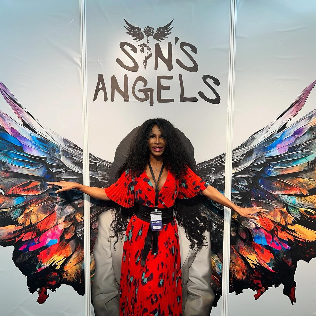 sinittaofficial's tweet photo. Meet my gorgeous ANGELS. We had a fabulous time introducing @thesinsangels to a community of incredible women at the #Pauselive event. What a great turnout. So excited for what’s to come and the beginning this new journey with amazing women by my side. #SinsAngels #womeninbusiness