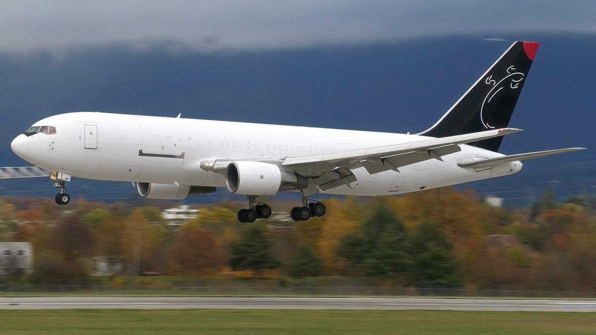 GvaSpotter's tweet photo. Here we have the 39 year old 767 SP-MRF visiting Geneva 2 weeks ago ! The 3rd oldest active 767 in my collection !

Enjoy ! 😃

Video: https://t.co/JFWIPnMt7L https://t.co/xN6rIk4vCC