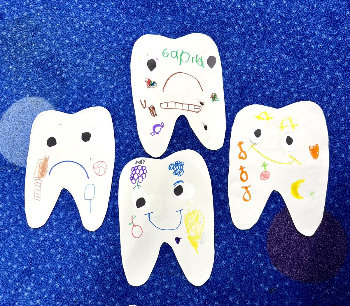 I take care of me !
Today we talked about what makes our teeth happy and sad.
fruits, veggies and milk make teeth happy 😊 ✅
Sugary foods make Teeth sad😢❌ <a href="/HumbleISD_LLE/">Lakeland Elementary</a> <a href="/HumbleISD_PREK/">HumbleISD ECE</a> <a href="/HumbleISD/">Humble ISD</a>