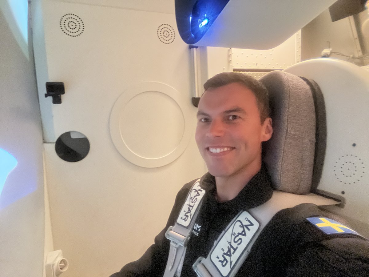 A couple of months ago I had a new experience of g-forces during my astronaut training. ⁣👨‍🚀
⁣
Throughout my career as a fighter pilot and test pilot, I have been in the centrifuge pulling lots of g-loads many times. During those runs, when simulating turning with a fighter jet,