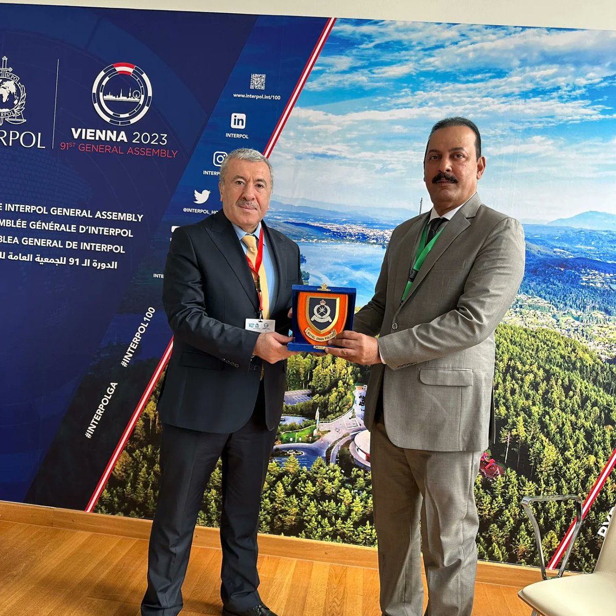 interpoldaire's tweet photo. Umman heyeti ile ikili polis işbirliği kapsamında görüşme gerçekleştirilmiştir.
🇹🇷🤝🇴🇲
#oman #türkiye #interpolga #interpol100 #interpol #interpol_hq https://t.co/8kSajEBRO8