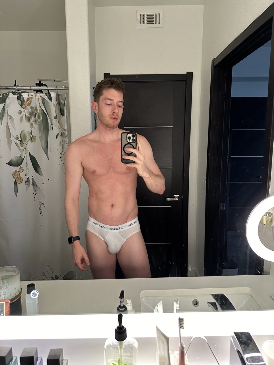 Im a sleepy boy this morning 😴 🛌