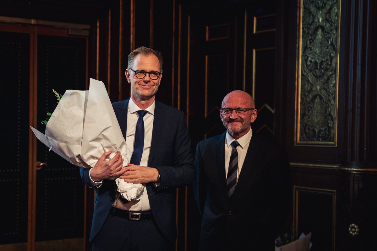 TaenketankenDEA's tweet photo. "KEA’s Startup Hub modtager Innovations- og entreprenørskabsprisen, fordi de har opnået flotte resultater og har formået at få elever til at starte egne og vellykkede virksomheder,” lød det fra @TorbenMogerP formand for DSEB. Tillykke til @kildesgaard @KEACPH #dkbiz #uddpol🏅🥳 https://t.co/3F4bNOvb6V