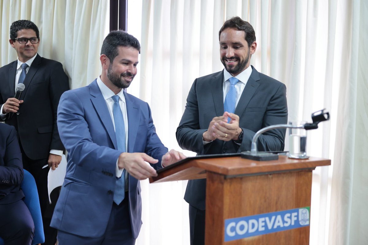 codevasf's tweet image. Novo capítulo na Codevasf! 🌱👥 Gil Cutrim assume a Diretoria de Governança e Sustentabilidade, trazendo foco em avanços e sustentabilidade na missão da empresa. Confira os detalhes da posse e as metas para essa nova fase! 🌍✨ #Codevasf #Sustentabilidade #Governança