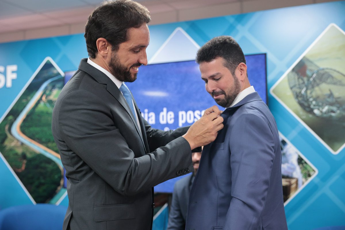 codevasf's tweet image. Novo capítulo na Codevasf! 🌱👥 Gil Cutrim assume a Diretoria de Governança e Sustentabilidade, trazendo foco em avanços e sustentabilidade na missão da empresa. Confira os detalhes da posse e as metas para essa nova fase! 🌍✨ #Codevasf #Sustentabilidade #Governança