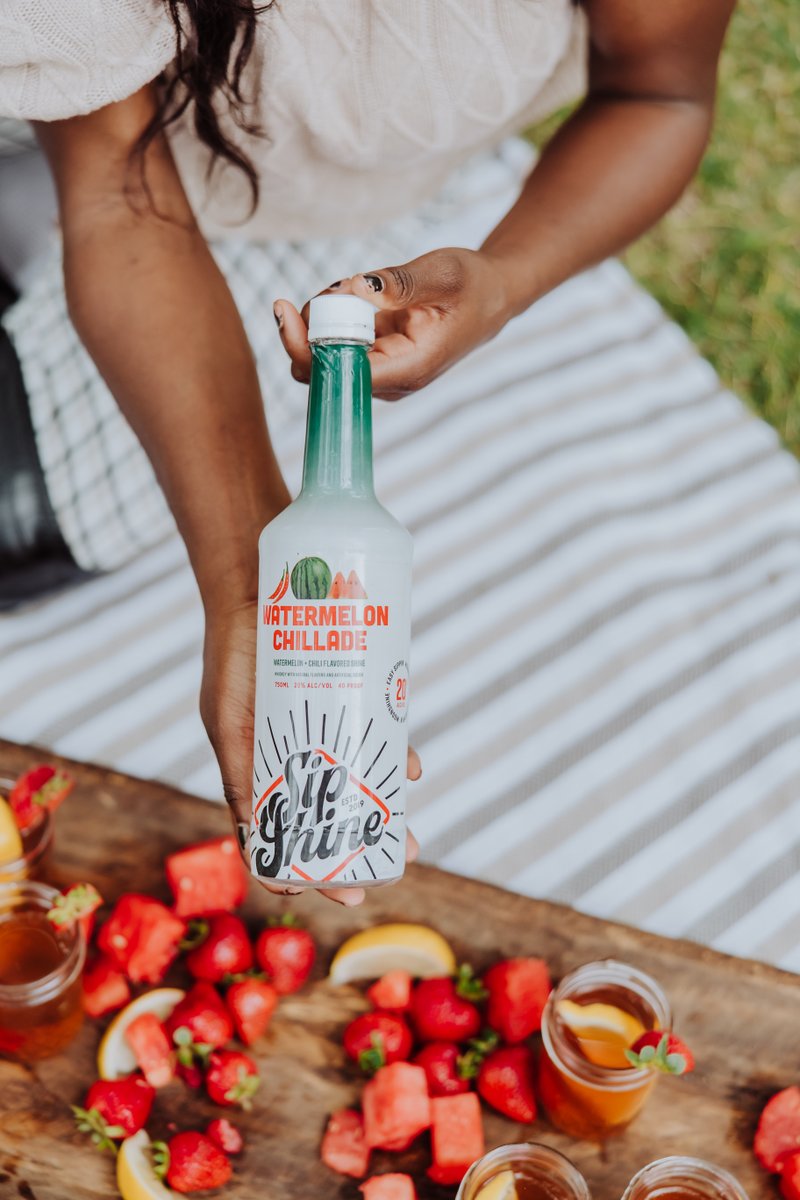 sip_shine's tweet photo. Classic flavor with a bit of a heated twist. 🍉🌶️

#GitchaASip #Watermelon #SipShine #Moonshine #Cheers https://t.co/OMyZnSJ6tP