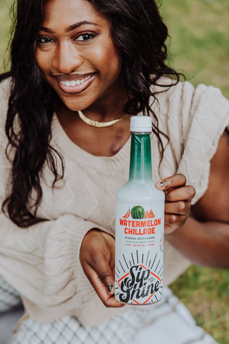 sip_shine's tweet photo. Classic flavor with a bit of a heated twist. 🍉🌶️

#GitchaASip #Watermelon #SipShine #Moonshine #Cheers https://t.co/OMyZnSJ6tP