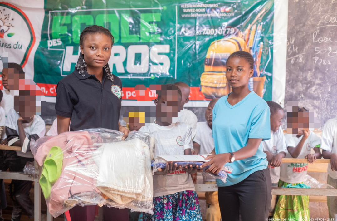 " DEUXIÈME PHASE DU PROGRAMME ÉCOLE DES HÉROS "

Après le lancement réussi de la première phase de notre Programme École des Héros le 30 octobre 2023, avec 15 enfants des VDP bénéficiaires, nous avons étendu notre engagement aux enfants déplacés internes du site de Panzani.