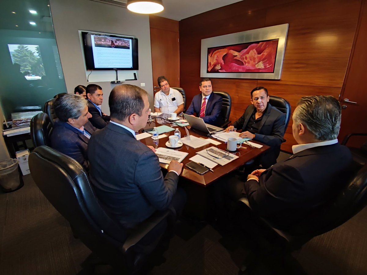 El SECTOR PRIVADO DE GUERRERO, a través de la comisión ejecutiva @concaingro, sostuvimos una importante reunión con nuestro Presidente del <a href="/cceoficialmx/">Consejo Coordinador Empresarial CCE</a> <a href="/fcervantes5/">Francisco Cervantes Díaz</a> en la cual revisamos los retos y oportunidades para impulsar la recuperación económica de Acapulco y Coyuca de B.