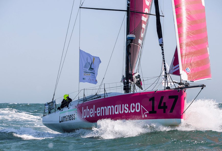 Jérôme Lesieur et Damien Jenner ont franchi la ligne d'arrivée de la Transat Jacques Vabre Normandie Le Havre à 20h05 (heure de paris) en 33e position ! 👏 #TransatJacquesVabre #RouteDuCafé | @LH_LeHavre | @RegionNormandie | @cmtMartinique