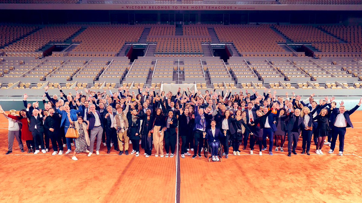 DucroquetSamuel's tweet photo. Merci à #PlayInternational pour l’invitation à son gala annuel, organisé au stade #RolandGarros 🎾 

Très belle soirée placée sous le signe de la solidarité et du soutien à cette ONG à l’engagement remarquable en faveur du développement et de l’éducation par le Sport

#GalaPLAY https://t.co/VahbMN9wkD