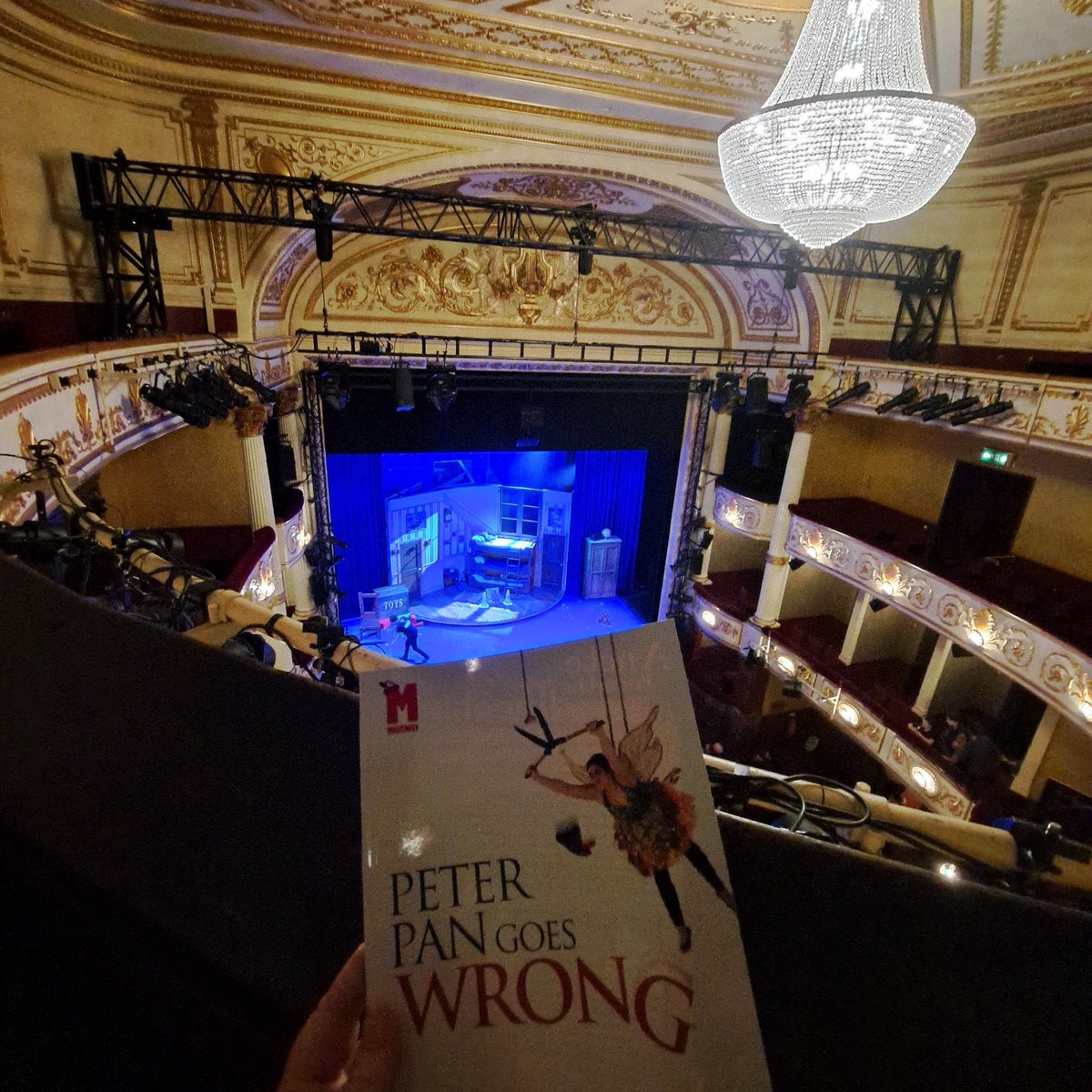 Oh it tis fab and silly and just perfect for a Saturday afternoon…do go! @mischiefcomedy #saturdaymatinee #inthebigsmoke #itdidactuallygowrong #buttheshowdidgoon