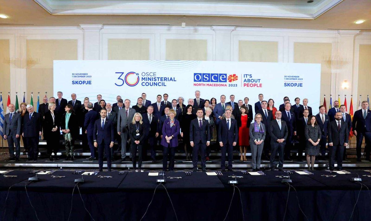 Family photo day before the Ministerial.
That's new.
Sorry Sergey :)