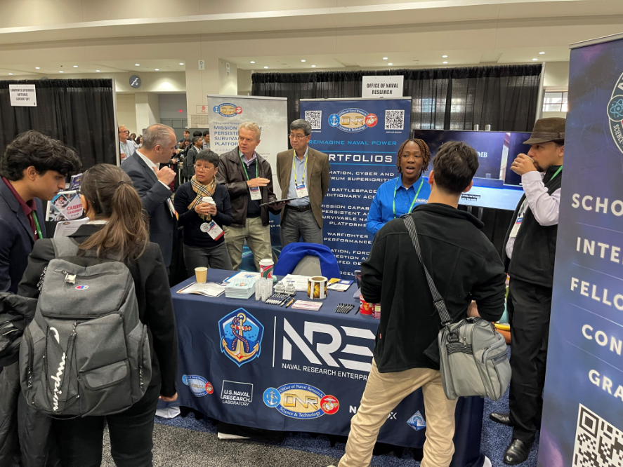 USNavyResearch's tweet image. 3,800 people attended the annual @APSphysics Div. of Fluid Dynamics meeting; the ONR booth was a hub for those hoping to learn about the many #NavalSTEM and research opportunities #ONR and the Naval Research &amp;amp; Development Establishment provide.