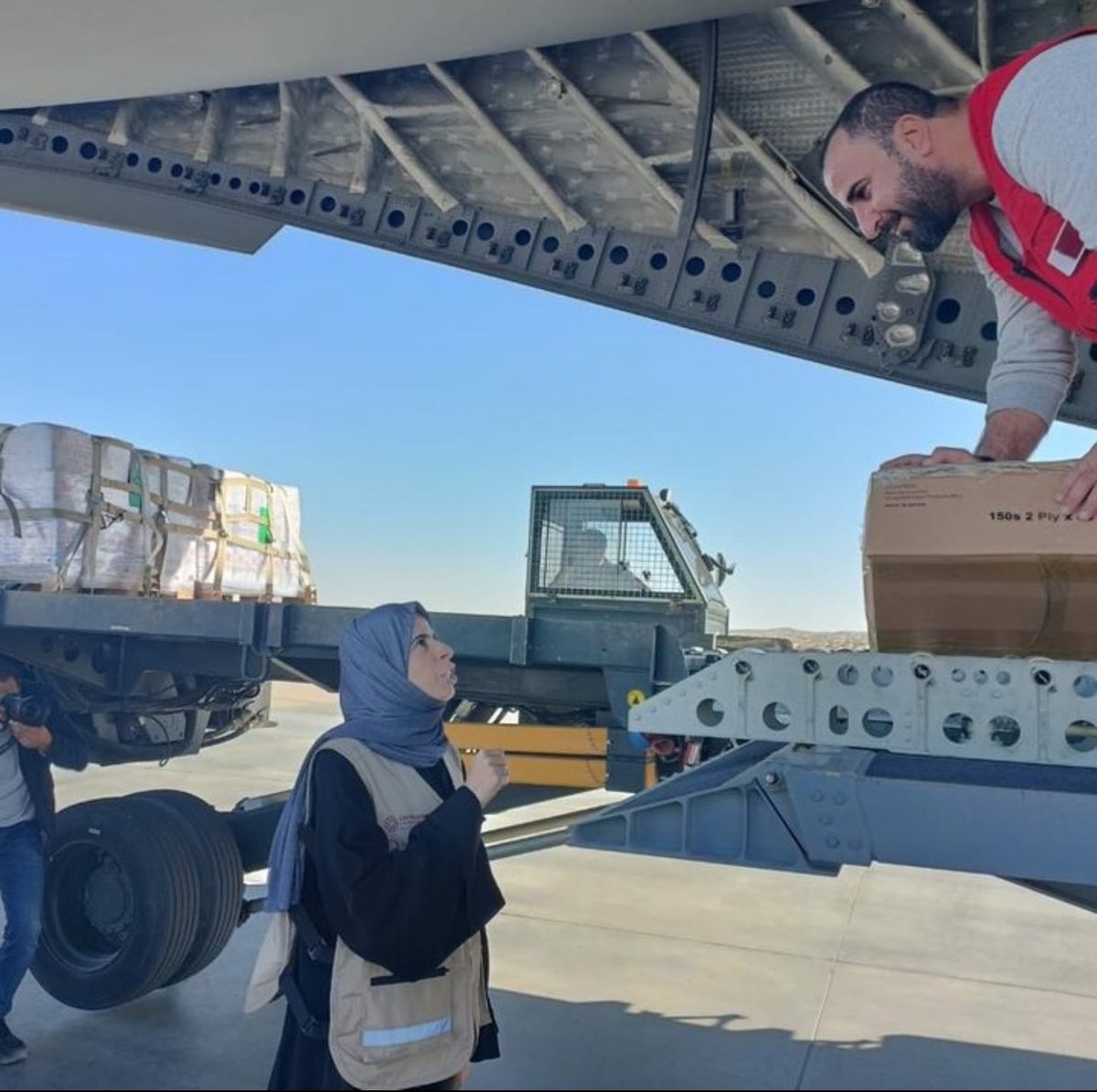 ZeenaAqel's tweet photo. Every time I see @Lolwah_Alkhater I’m filled with pride. She’s the first high-ranking world official crossing the boarder into Gaza, this woman bravery, courage and hard work represents the highest level of compassion and leadership this world needs. Such an inspiration! https://t.co/NX8j9mq6hH