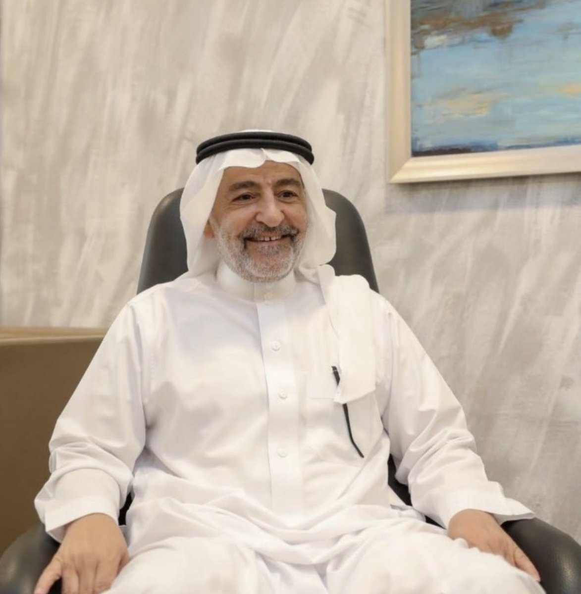 بعد فترة قضاها الأستاذ #عبدالله_الجربوع في خدمة #الهلال كرئيس تنفيذي حيث تقلد عدد من المناصب الإدارية كان من خلالها في قمة عطاءه ونقل العمل الإداري من قمة لأخرى وحان وقت الترجل لذا وجب علينا أن نشكره على كل ماقدمه .
شكراً ابو يوسف فقد كنت القوي الأمين المحافظ على مصالح الهلال 💙