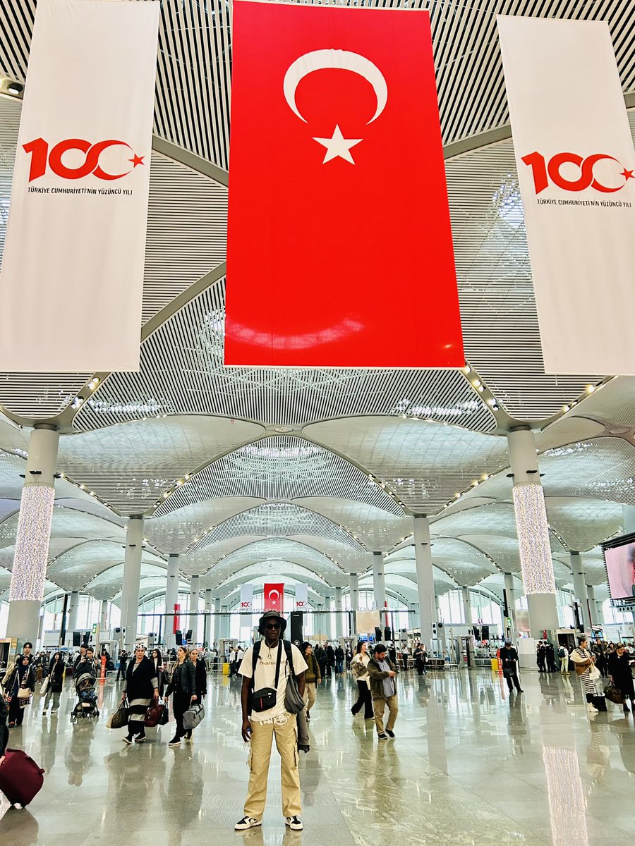 clovismafor's tweet photo. Road to the COP28 Dubaï 2023 ✈️ 🚶🏾‍♀️🚶🏾‍♀️🛫

Let’s go to work 🔥❤️
#savethedate #cop28dubai #COP28UAE #cop28 #photographer https://t.co/jZToR5Y6Mk