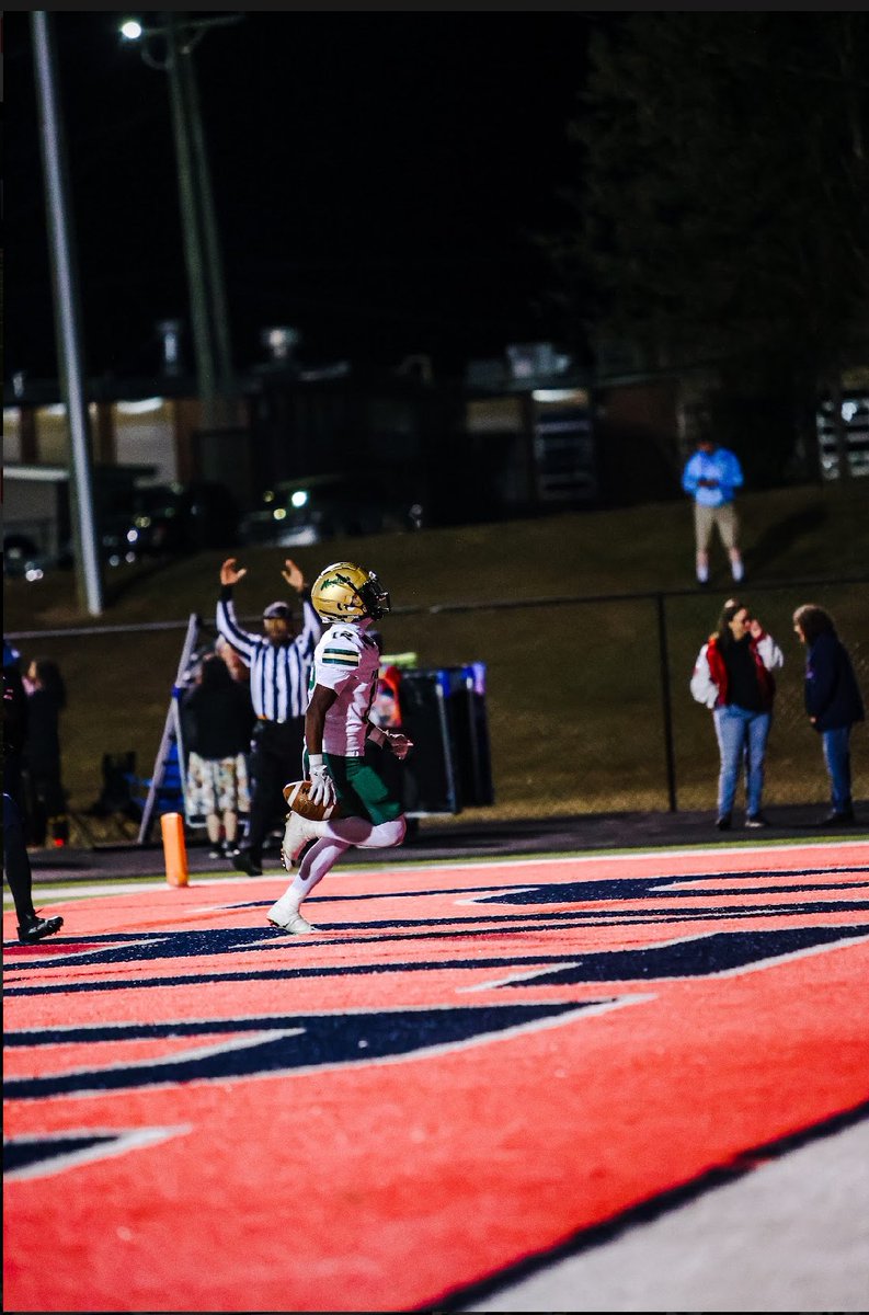 hudl.com/v/2LQMM1
HERE IS MY JUNIOR SNZ HIGHLIGHTS:
49 RECS 800 yards 7 TDS
11 RUSHES 174 yards 2 TDS
1 KR for 94 YARDS
1,172 all purpose yards