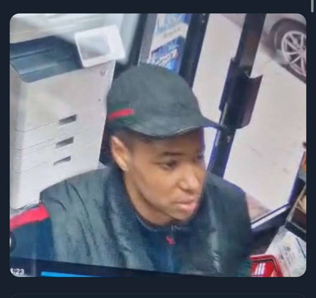 AfroFrench2's tweet photo. @KMbappe  rend toi, on dira au juge que c'était à cause de la frustration du match contre newcastle hier. #PSGNEW #leperreuxsurmarne 

Bon rétablissement Madame 🤲🏿 https://t.co/cI8bvUWynO