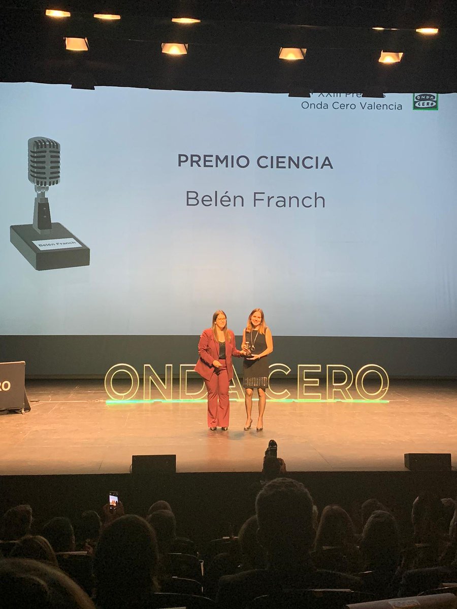 FundacionLAB's tweet photo. ¡Enhorabuena a @belenfranchgras por recibir el Premio Onda Cero #Ciencia! 👏 Su labor en Teledetección y Monitorización de la agricultura es un ejemplo inspirador en el ámbito científico. 🌍🛰️ 

#Sociedadilimitada #YoSI #Investigación #PremiosOCR https://t.co/hU3nychHu2