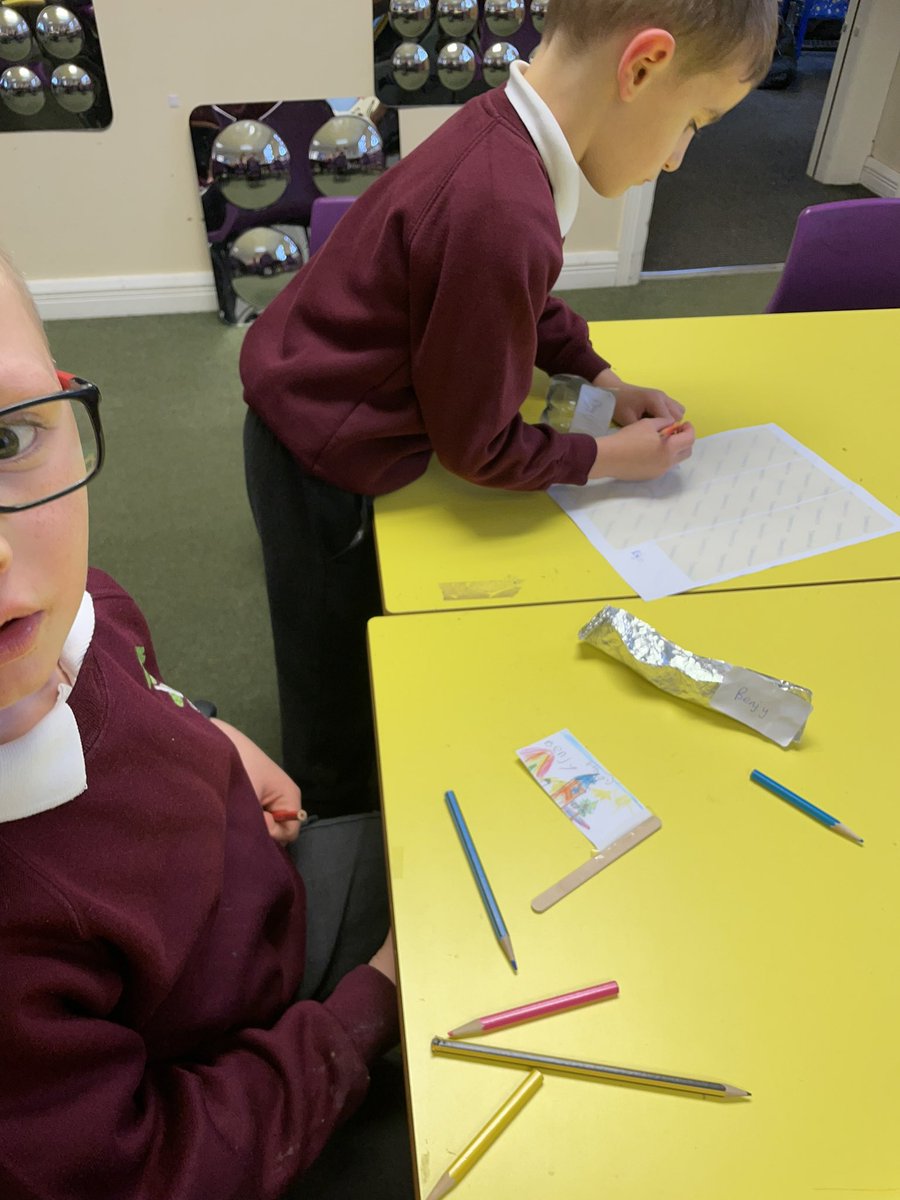 In science we have been learning about materials that float and sink. The children designed and made boats using materials they think will float. Next week we will test our boats! ⛵️⚓️