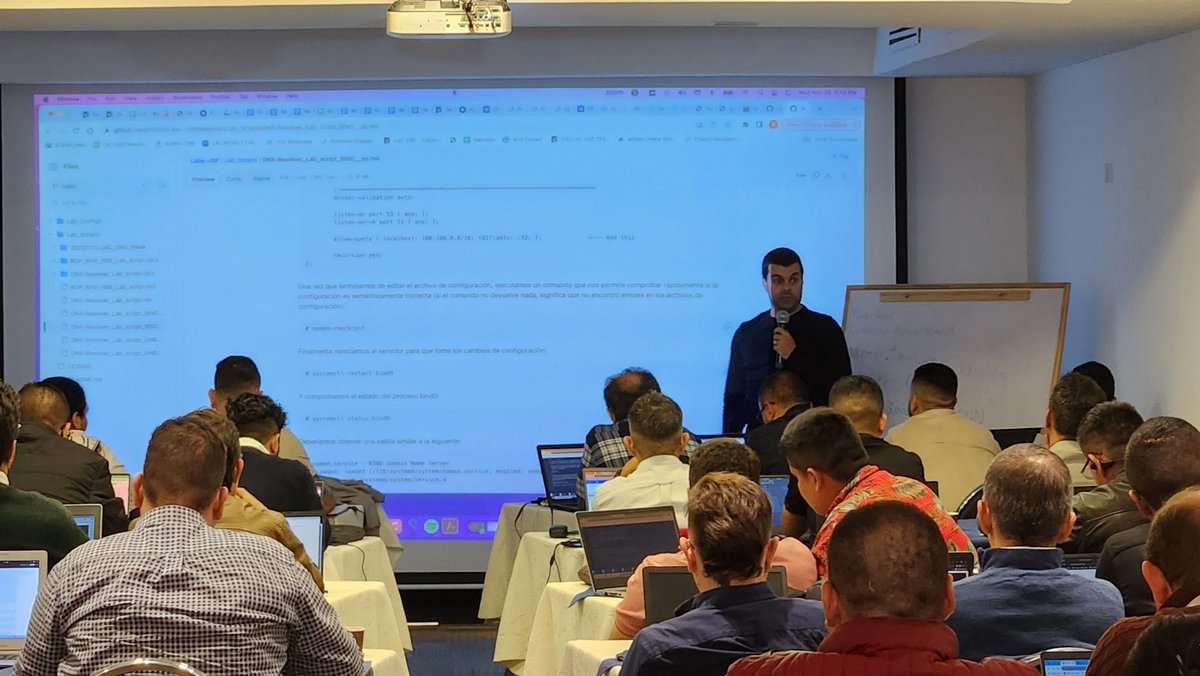 Continua: Unidos, conectamos Colombia al futuro, a sala llena. Ahora laboratorio de #DNS y #DNSSEC por <a href="/nantoniello/">Nicolas Antoniello</a> @icann_es <a href="/ISOCcolombia/">Internet Society Colombia Chapter</a> <a href="/lacnic/">lacnic</a> <a href="/NapColombia/">NAP Colombia</a> #UnidosConectamosColombia