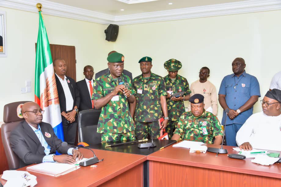 HyacinthAlia's tweet photo. Today, during our Exco meeting, we hosted the Chief of Army Staff, Lt. Gen. Taoreed Lagbaja, who came to Benue State for an official function.

After presenting our security challenges, including the outcomes of my prior discussions with him in Abuja a few days ago, the Chief of Army Staff reassured us that help is on the way as soon as next week as part of our strategy in returning the IDPs to their ancestral homes. 
 
I would like to extend my profound gratitude to the Chief of Army Staff and the Federal Government for their continued support and dedication to ensuring that peace, stability, and security is restored 100% in our dear state.